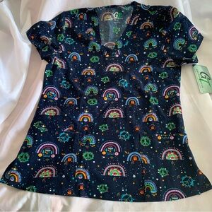 Scrub Top Rainbows Peace Signs Christmas Women’s Medium NWT GT Performance